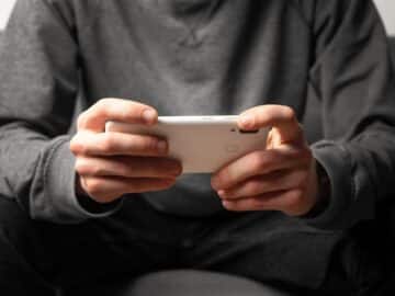 mobile phone 5922635 1920
